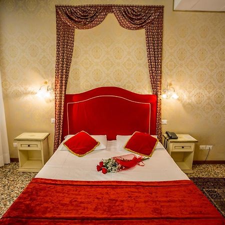 Отель Residenza La Campana Венеция Экстерьер фото