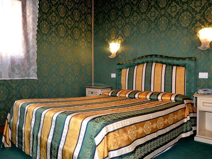 Отель Residenza La Campana Венеция Экстерьер фото