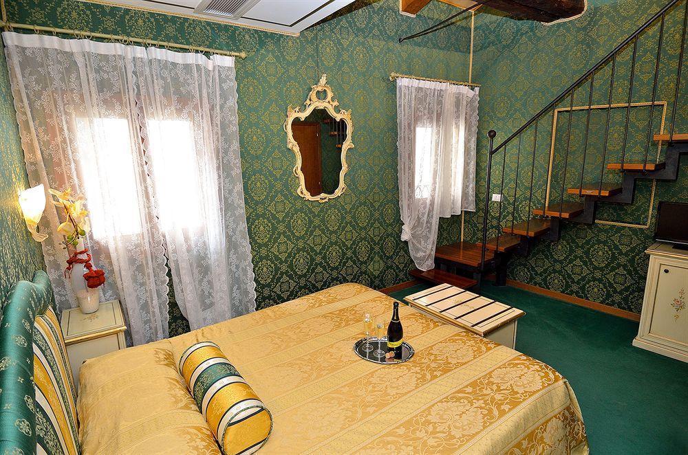 Отель Residenza La Campana Венеция Экстерьер фото