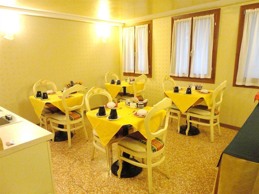Отель Residenza La Campana Венеция Экстерьер фото