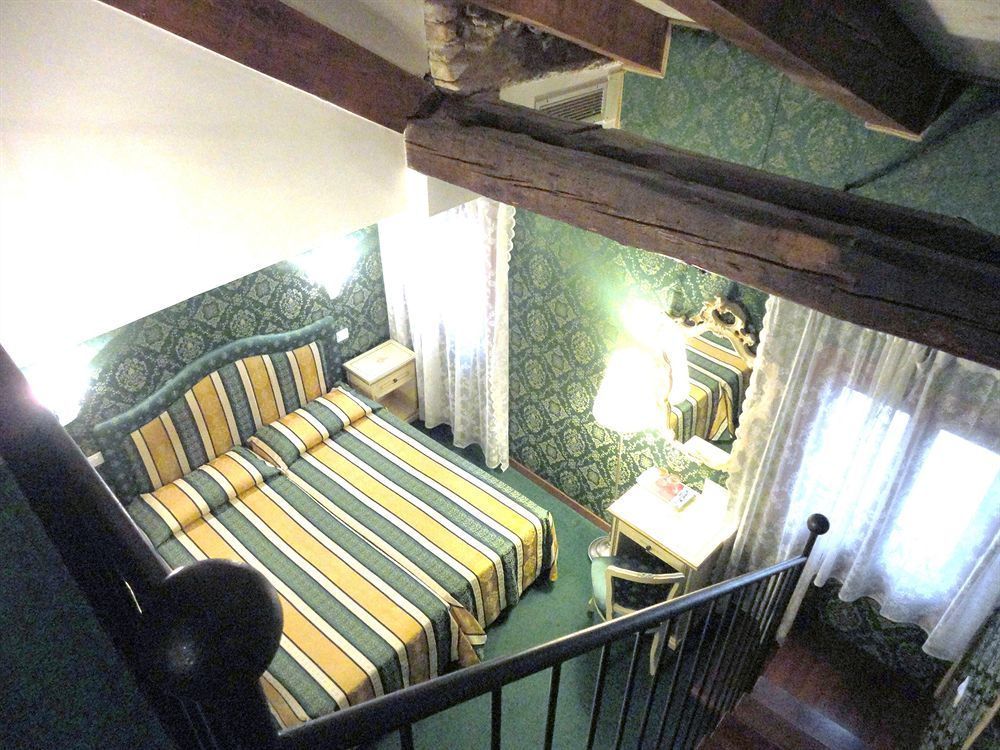 Отель Residenza La Campana Венеция Экстерьер фото