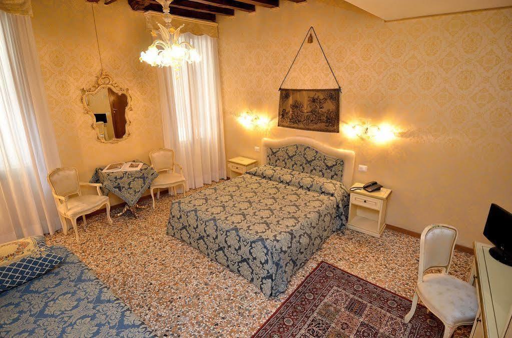 Отель Residenza La Campana Венеция Экстерьер фото