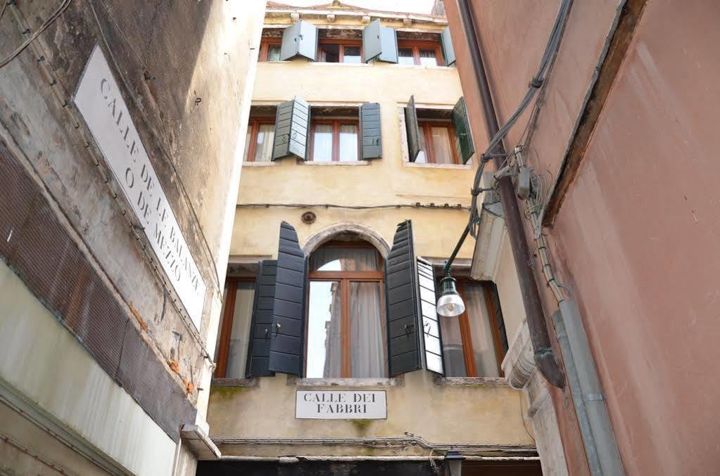 Отель Residenza La Campana Венеция Экстерьер фото
