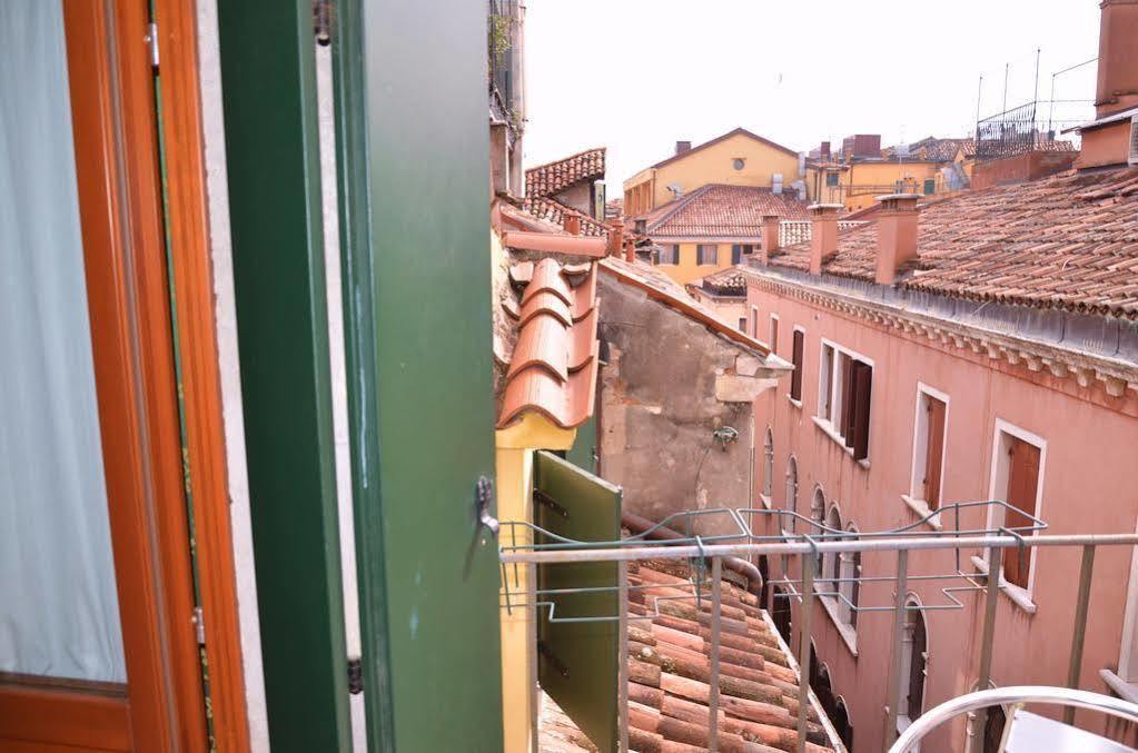 Отель Residenza La Campana Венеция Экстерьер фото