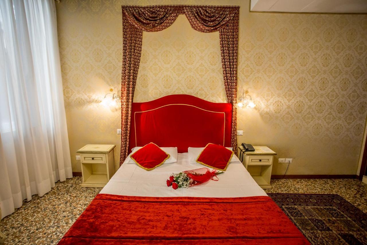 Отель Residenza La Campana Венеция Экстерьер фото