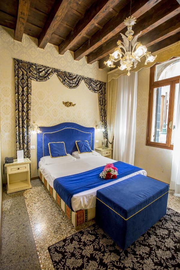 Отель Residenza La Campana Венеция Экстерьер фото