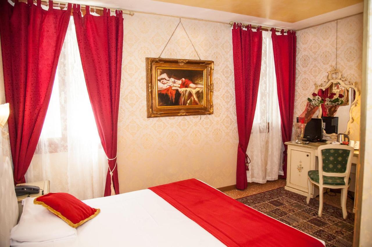 Отель Residenza La Campana Венеция Экстерьер фото