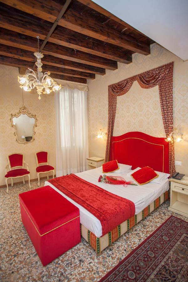 Отель Residenza La Campana Венеция Экстерьер фото
